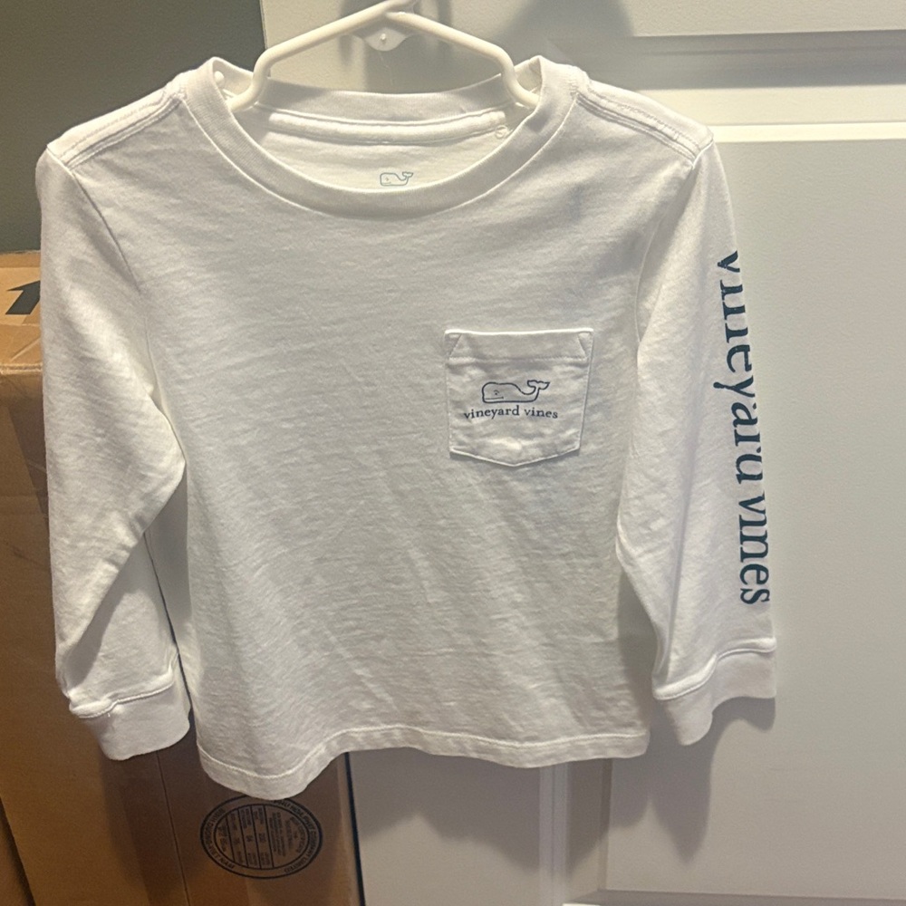 Vineyard Vines White Long-Sleeve Pocket Tee with Blue Sleeve Logo